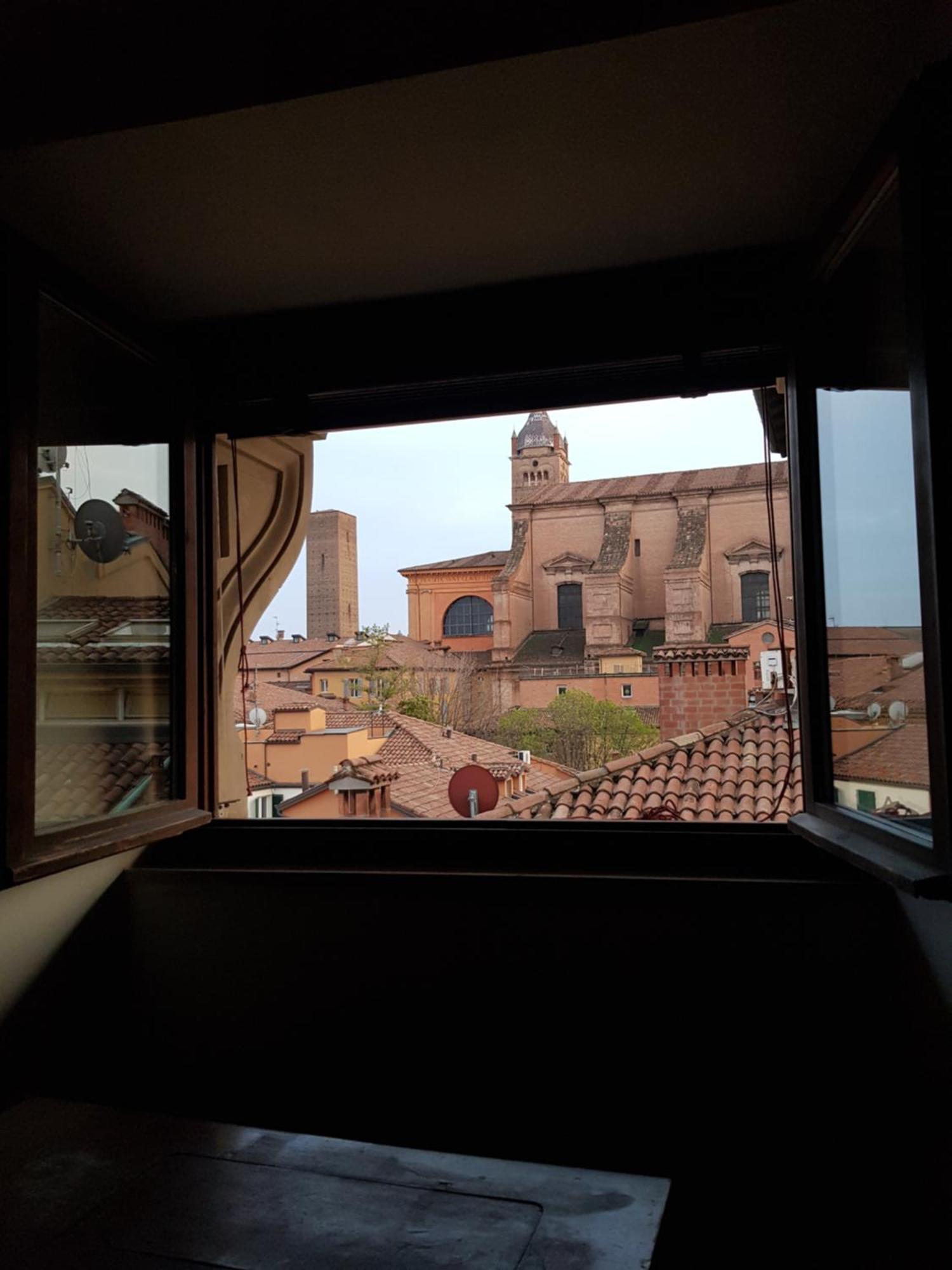 Ferienwohnung Monolocale Sui Tetti Di Bologna - Via Indipendenza Exterior foto