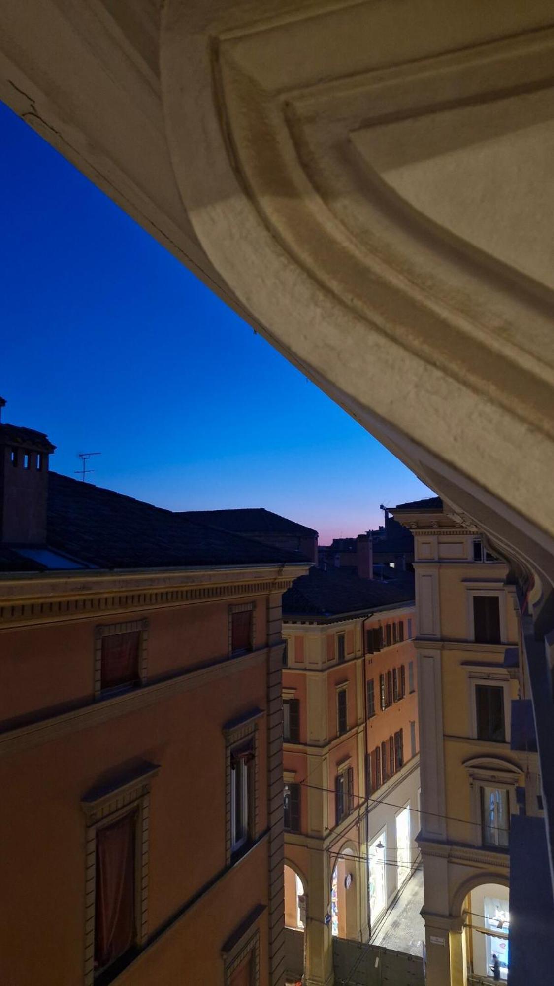 Ferienwohnung Monolocale Sui Tetti Di Bologna - Via Indipendenza Exterior foto