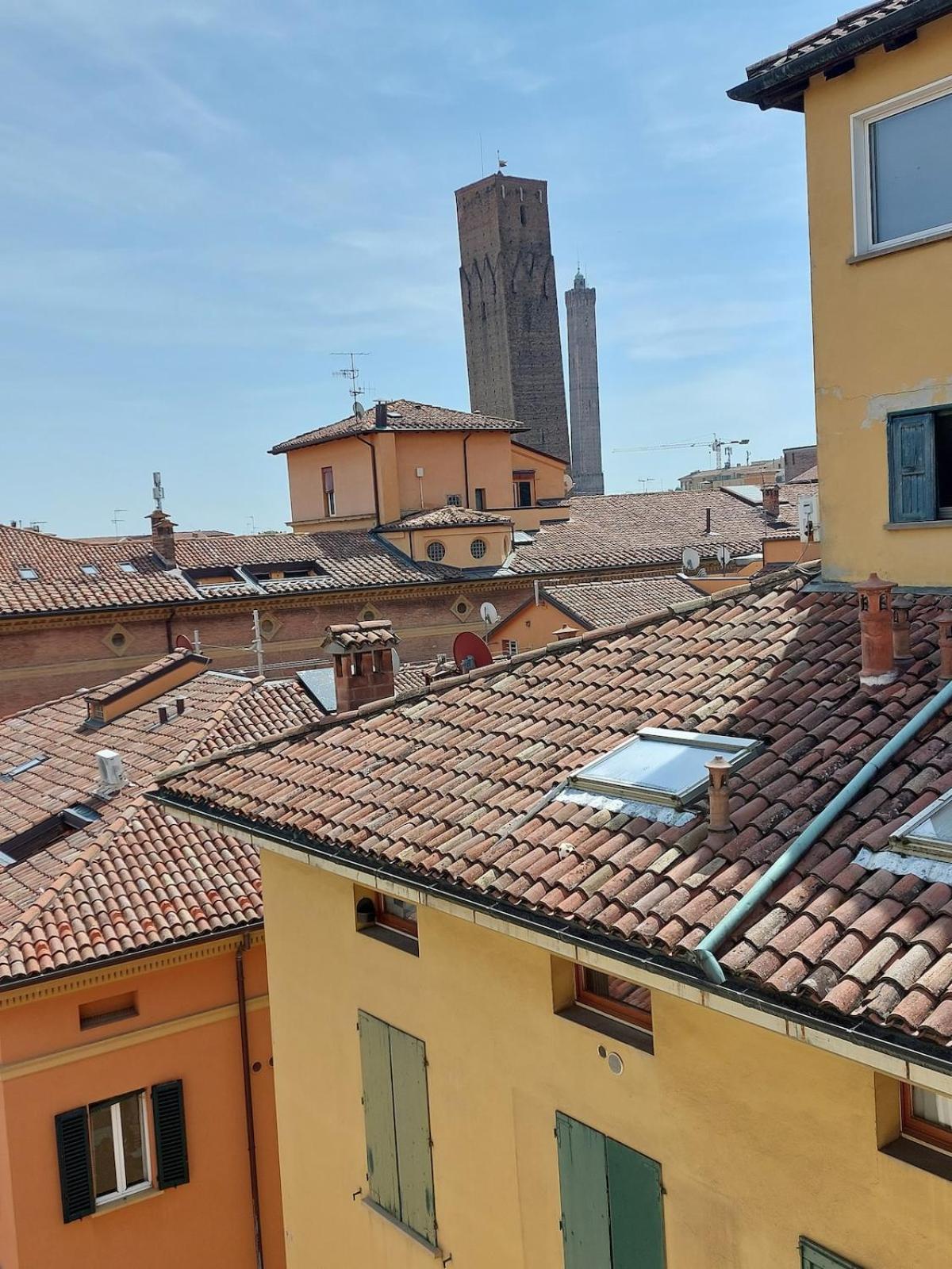 Ferienwohnung Monolocale Sui Tetti Di Bologna - Via Indipendenza Exterior foto